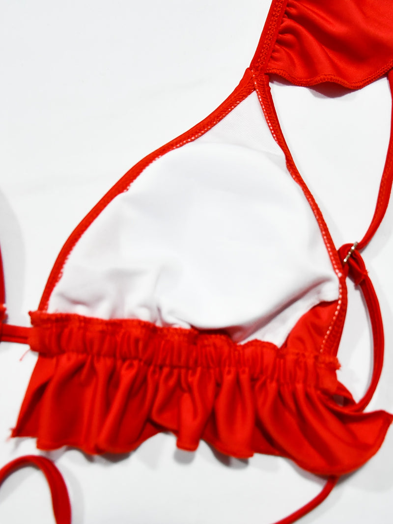Conjunto de Biquíni com Babado Lettuce, Decote V Profundo e Cintura Alta, acompanhado de Saída de Praia em formato de saia. Maiô de cor sólida feminino – Moda Praia elegante e moderna.